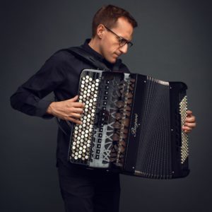 photo de Félicien Brut à l'accordéon